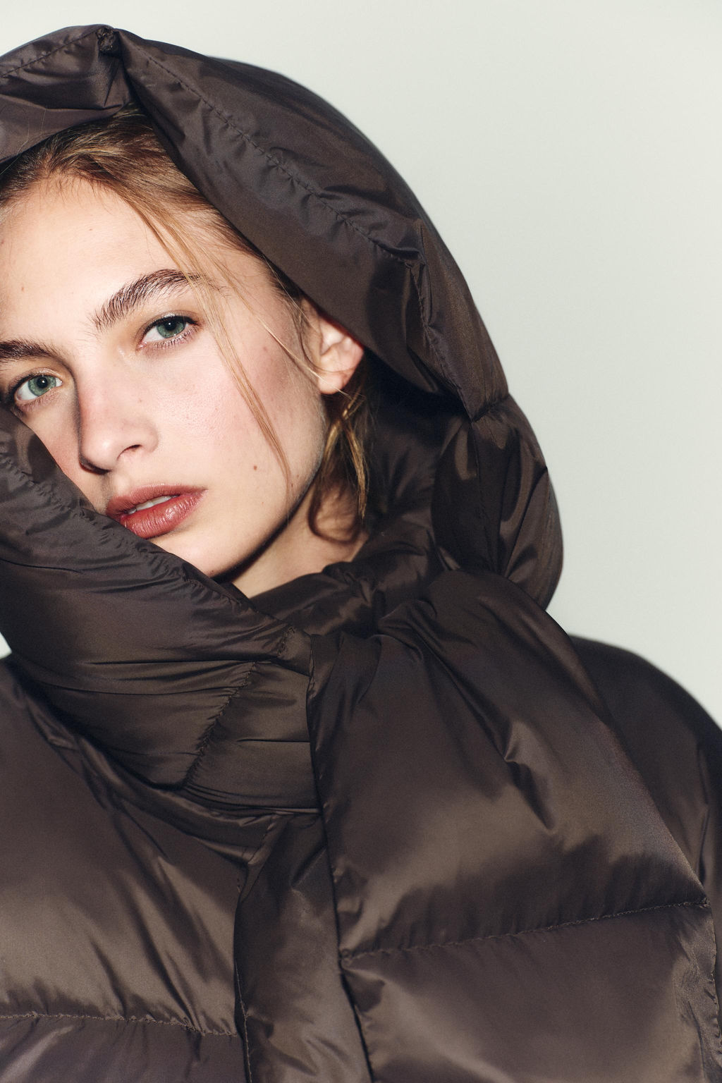 WATER-REPELLENT AND WINDPROOF DOWN JACKET WITH HOODIE - Zara фото 4