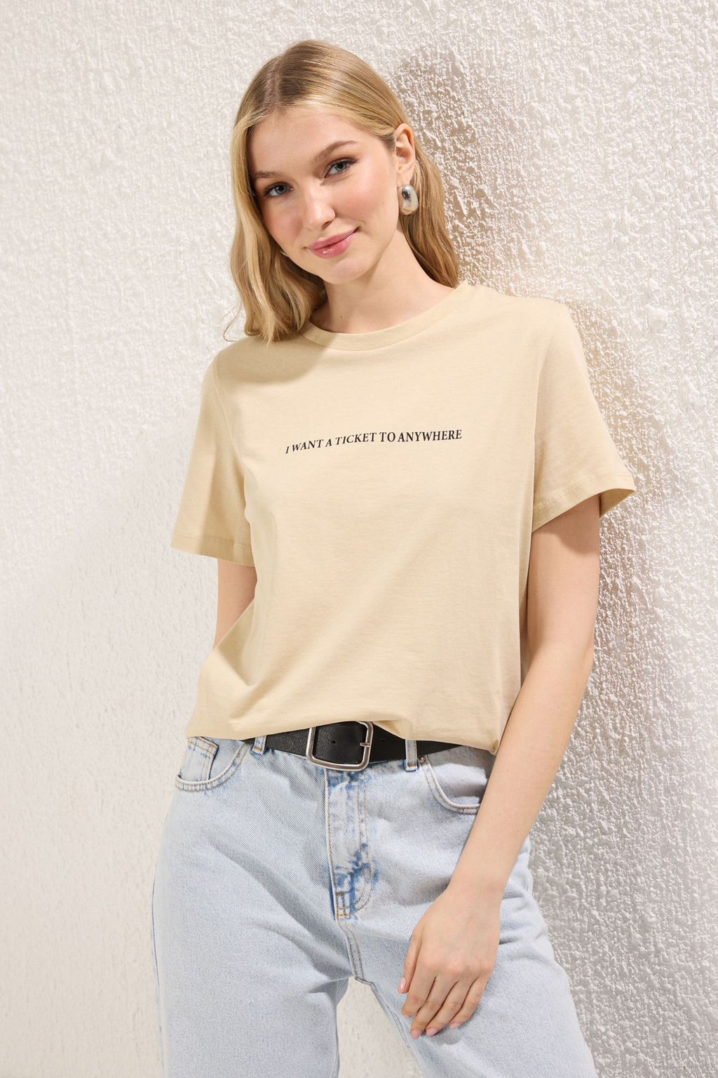 TRENDYOLMILLA Beyaz %100 Pamuk Slogan Bask?l? Relaxed/Rahat Kesim Basic Bisiklet Yaka Orme T-Shirt TWOSS20TS0207