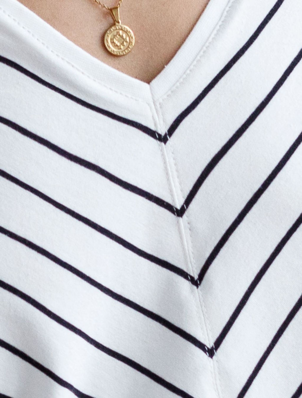 D49.069 Футболка женская белый-черный полоса