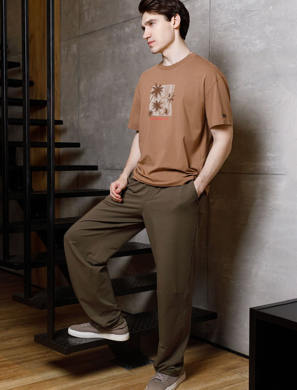 Свободная футболка с авторским принтом