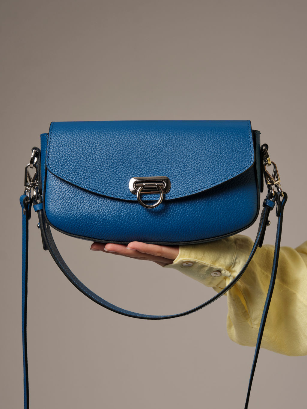 Сумка кожаная на плечо Azaro 31049 синяя гуашь