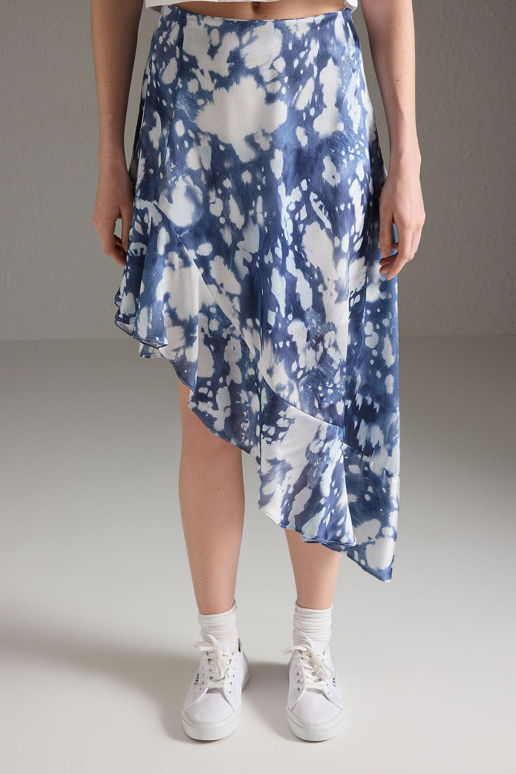 Trendyolmilla Mavi Desenli F?rf?rl? Asimetrik Dokuma SatenEtek TWOSS25ET00181 фото 2