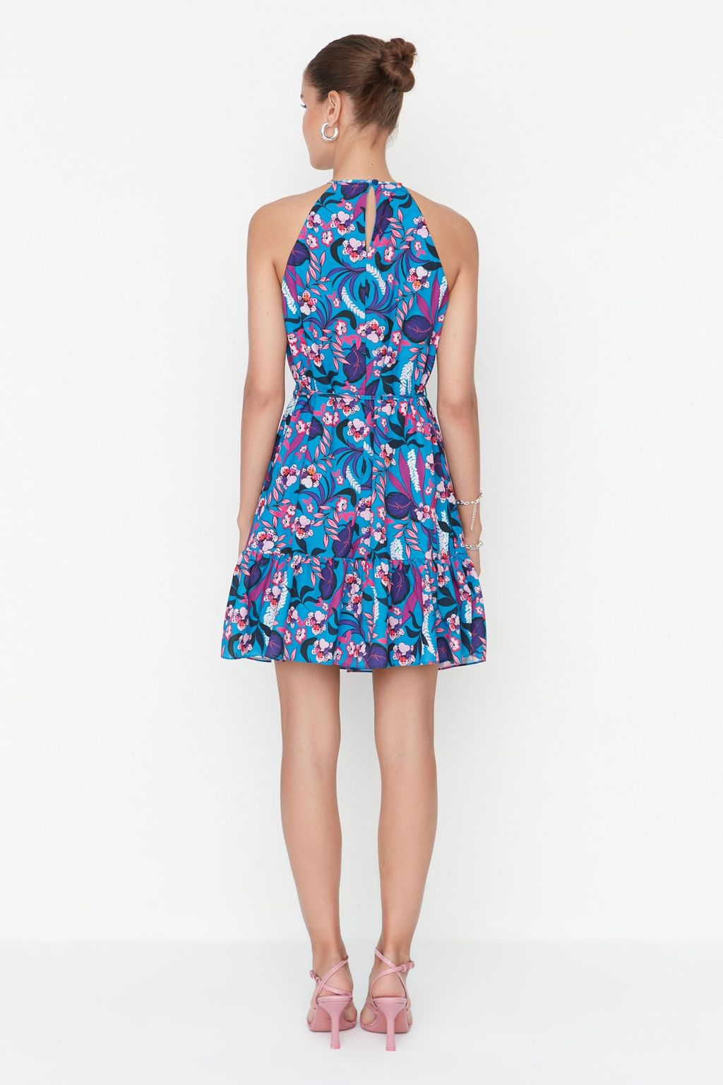 Mavi Cicekli Halter Yaka A Kesim Baglama Detayl? Mini Dokuma Elbise TWOSS22EL00666