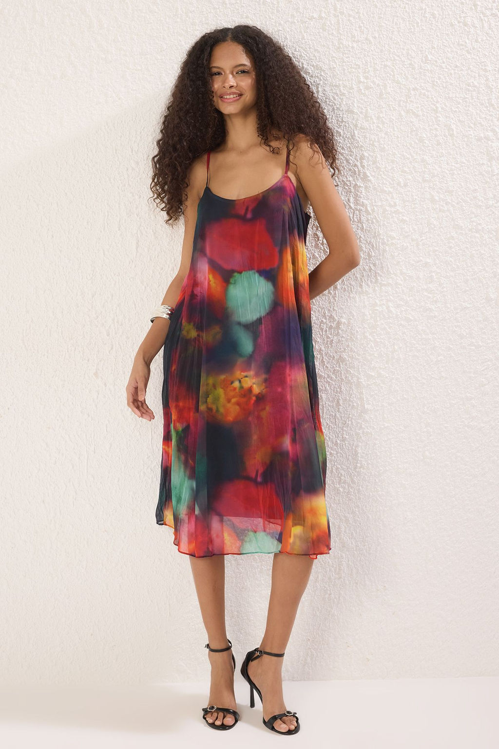 Cok Renkli Duz Kesim Soyut Desenli Midi Dokuma Sifon Astarl? Elbise TWOSS25EL00806 - Trendyolmilla фото 2