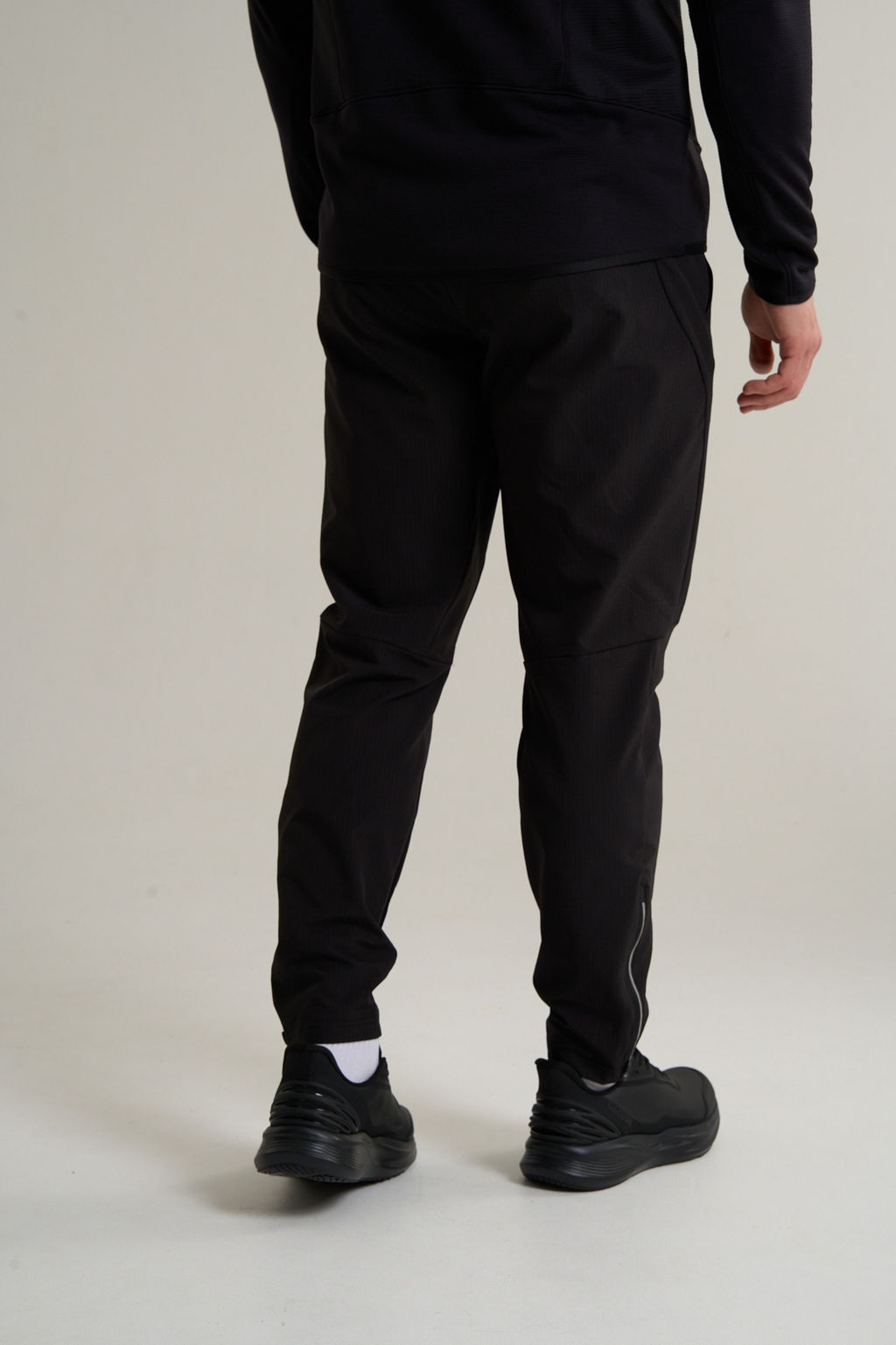 Брюки текстильные утепленные Черный ANTA RUNNING Woven Track Pants фото 5