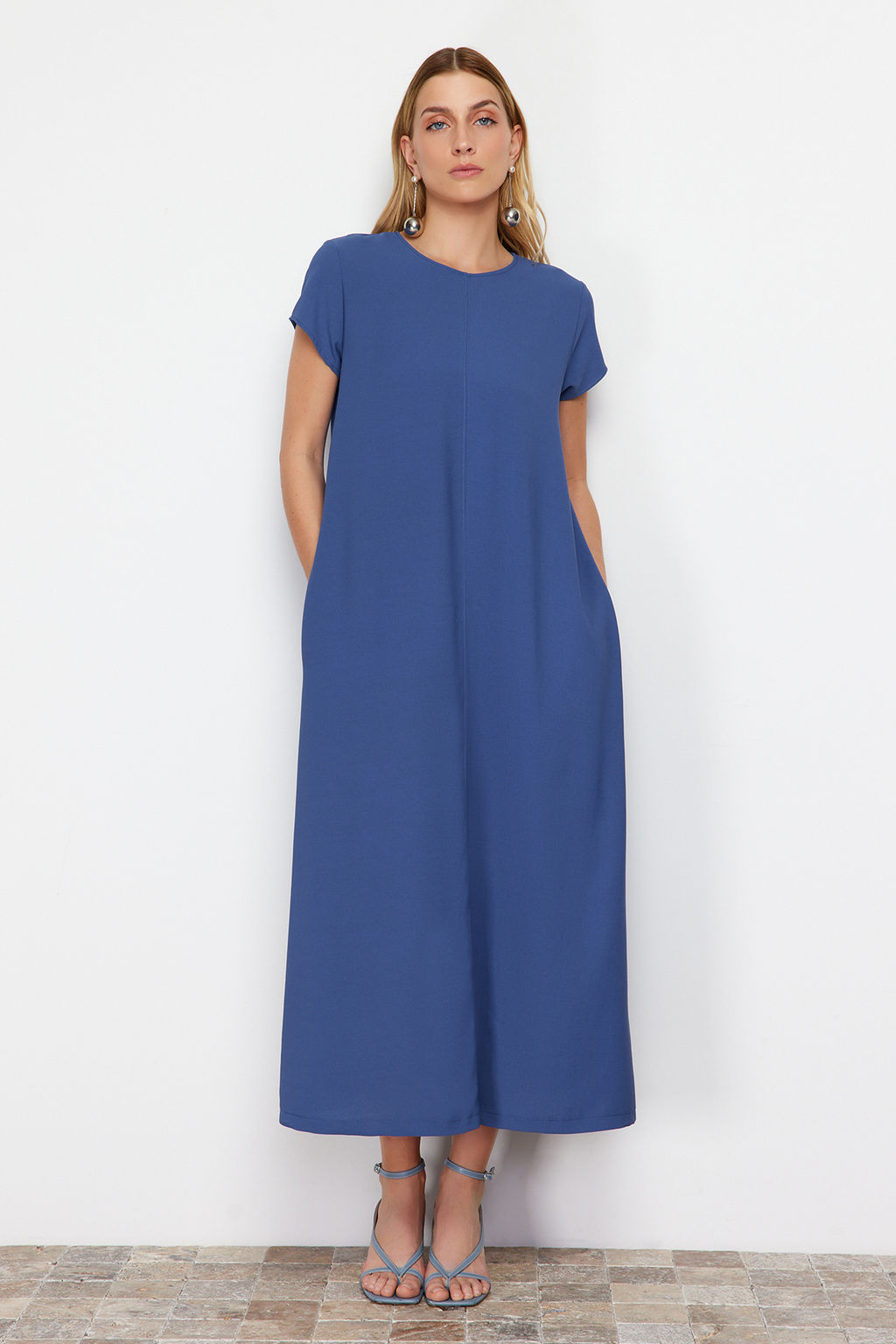 Mavi Duz Kesim Bisiklet Yaka Cep Detayl? Aerobin Midi Dokuma Elbise TWOSS24EL00670 - Trendyolmilla фото 2