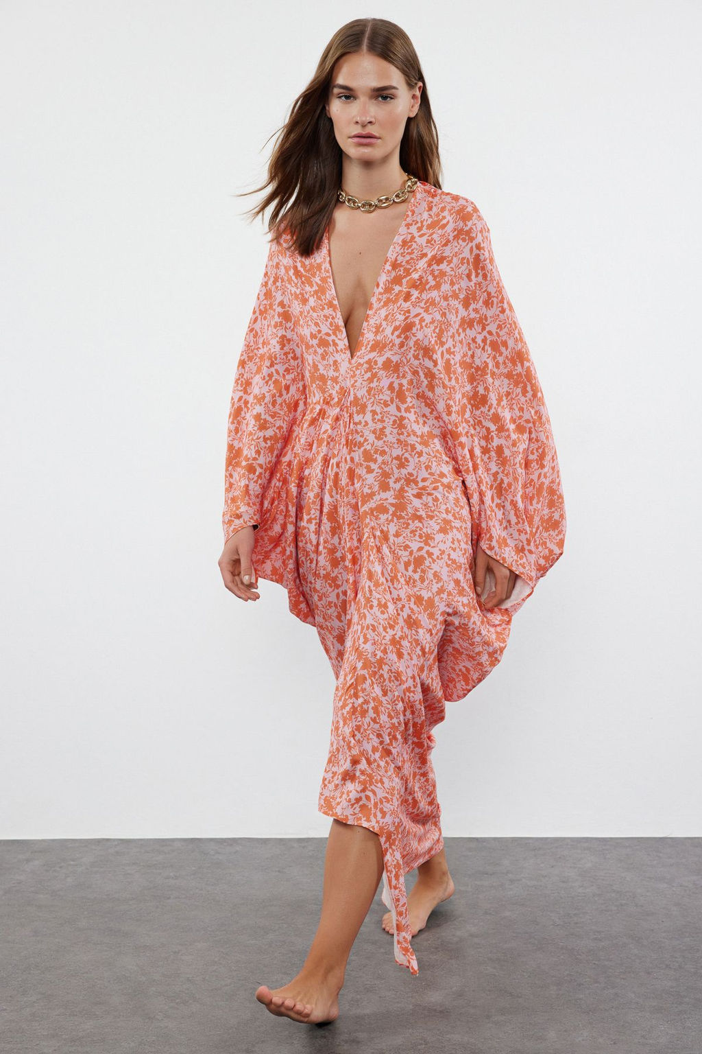 TRENDYOLMILLA Soyut Desenli Genis Kal?p Maxi Dokuma Buzgulu Plaj Elbisesi TBESS23EL00274  фото 11