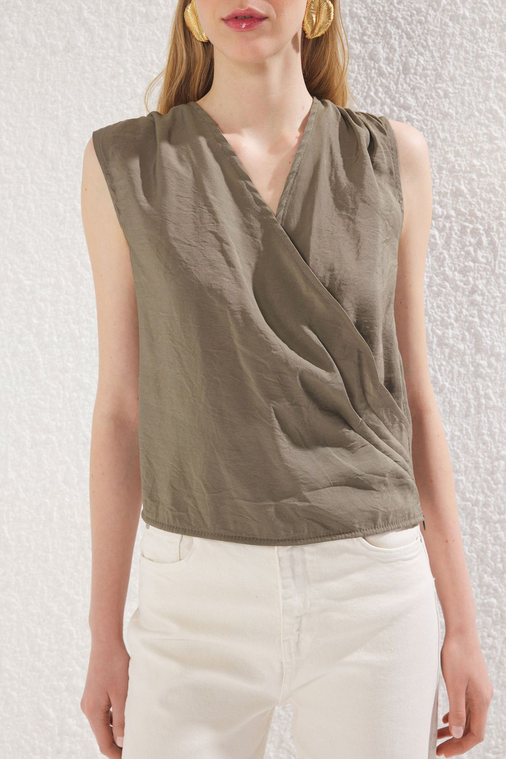 Trendyolmilla Haki Modal Omuzlar? Buzgulu Drapeli Anvelop Dokuma Bluz TWOSS25BZ00246