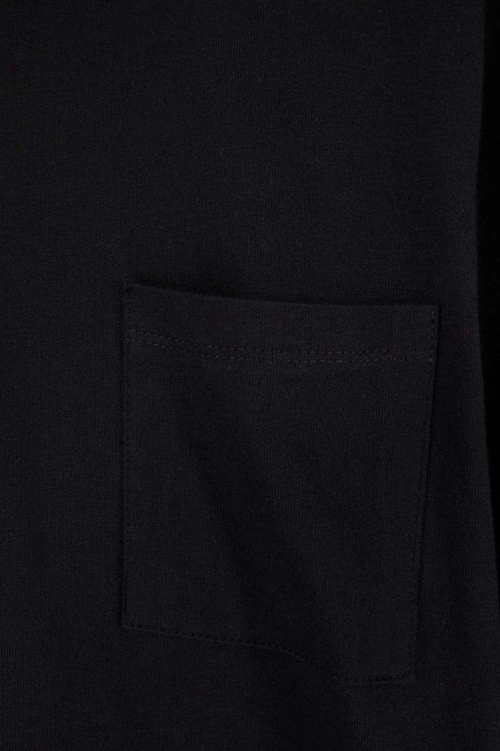 Siyah Oversize/Genis %100 Pamuk Bisiklet Yaka Cepli T-Shirt TMNSS26TS00016