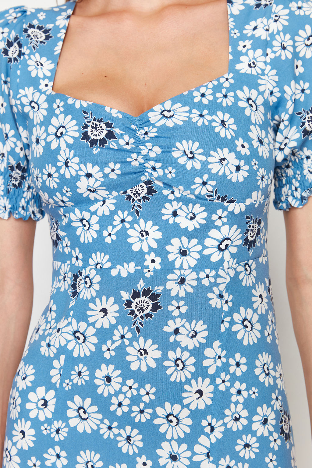 Mavi Cicekli A Kesim Viskon Midi Dokuma Elbise TWOSS24EL00491 - Trendyolmilla фото 5