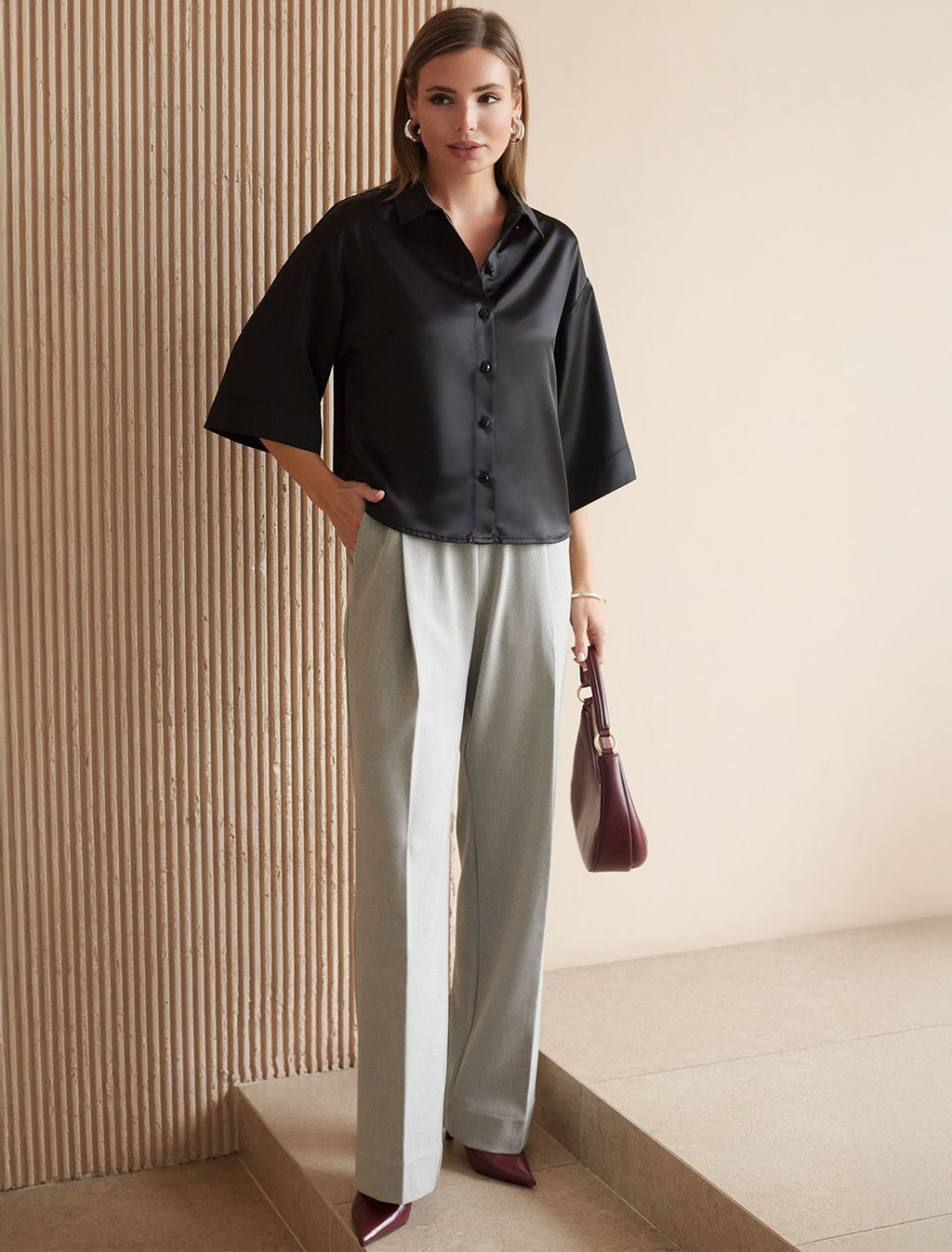 Блузка с короткими рукавами из плотного струящегося сатина - Vilatte фото 5