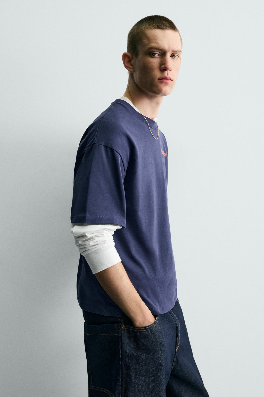CAMISETA TEXTOS ESTAMPADOS CONTRASTE / Marino