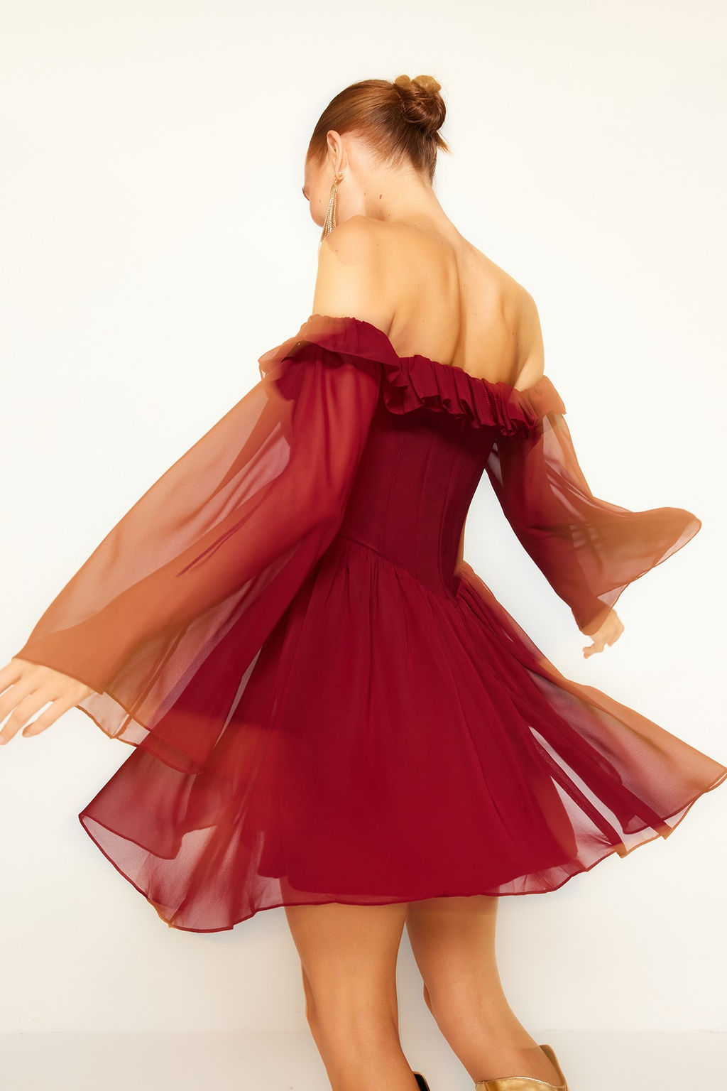 TRENDYOLMILLA Bridal Ekru A-Kesim Astarl? Volanl? Dokuma Sifon K?sa Dugun/Nikah S?k Abiye Elbise TPRSS23EL00096 фото 30