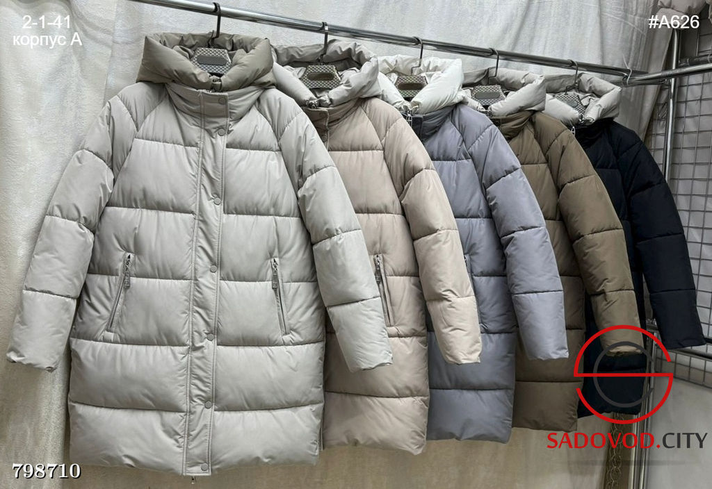 Зимняя куртка с капюшоном