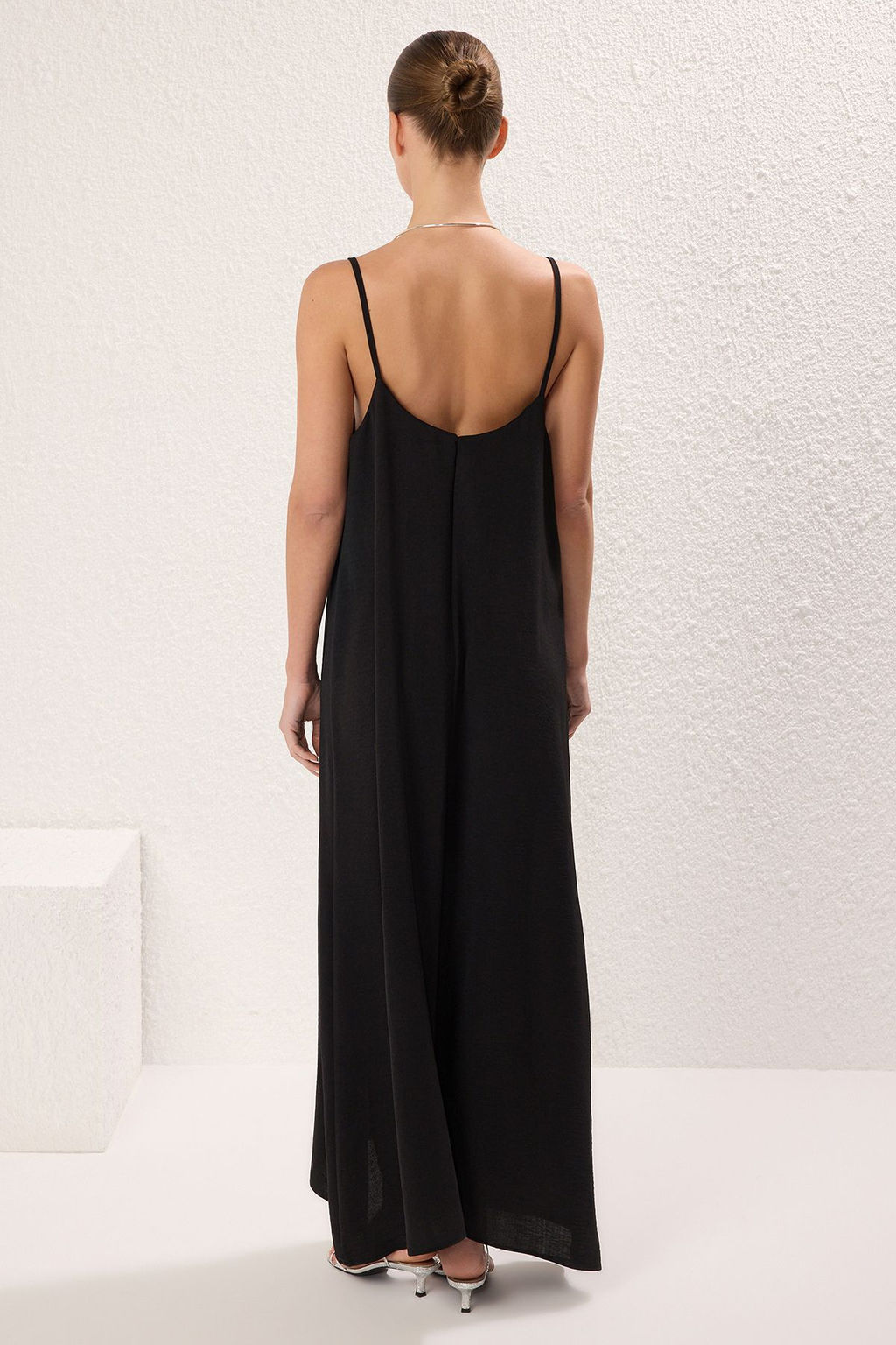 Siyah Duz Kesim V Yaka Maxi Dokuma Elbise TWOSS24EL00995