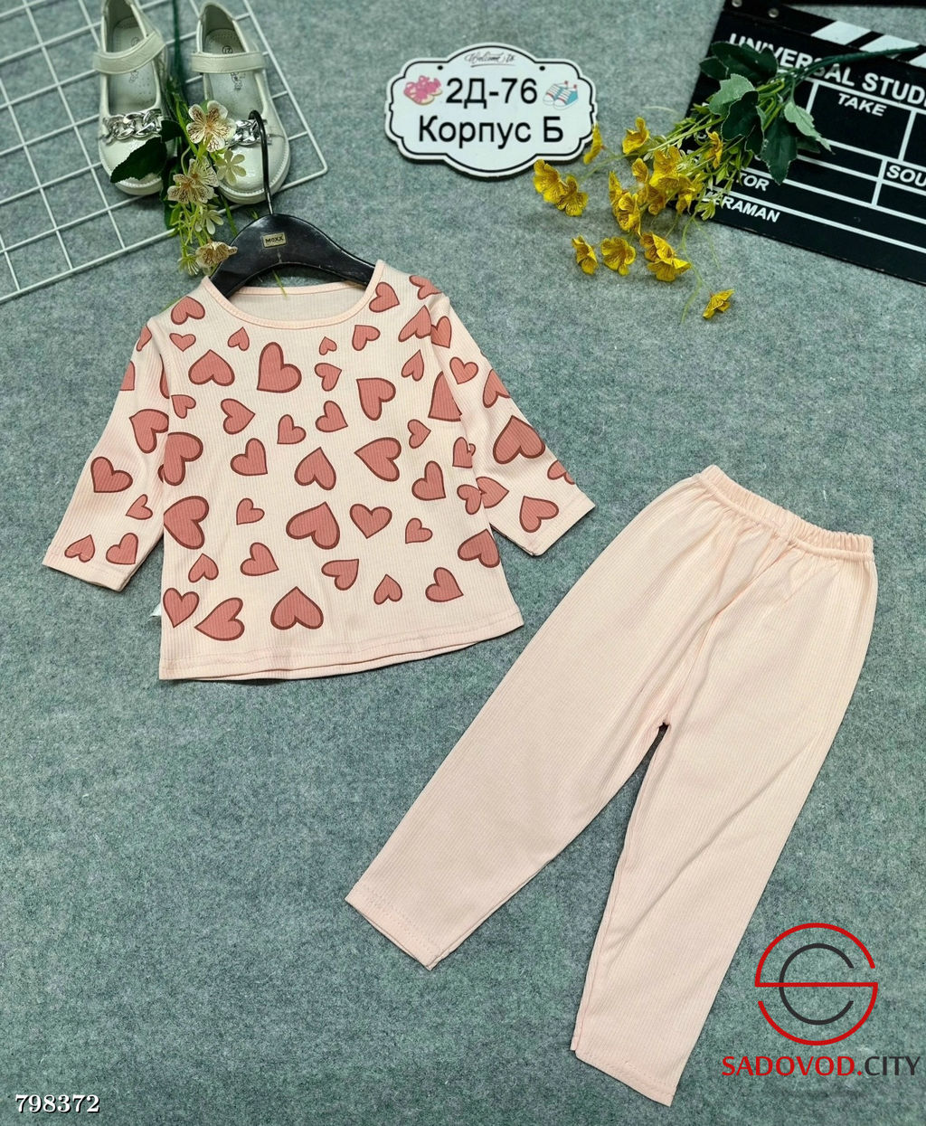 Костюм для девочки с сердцами