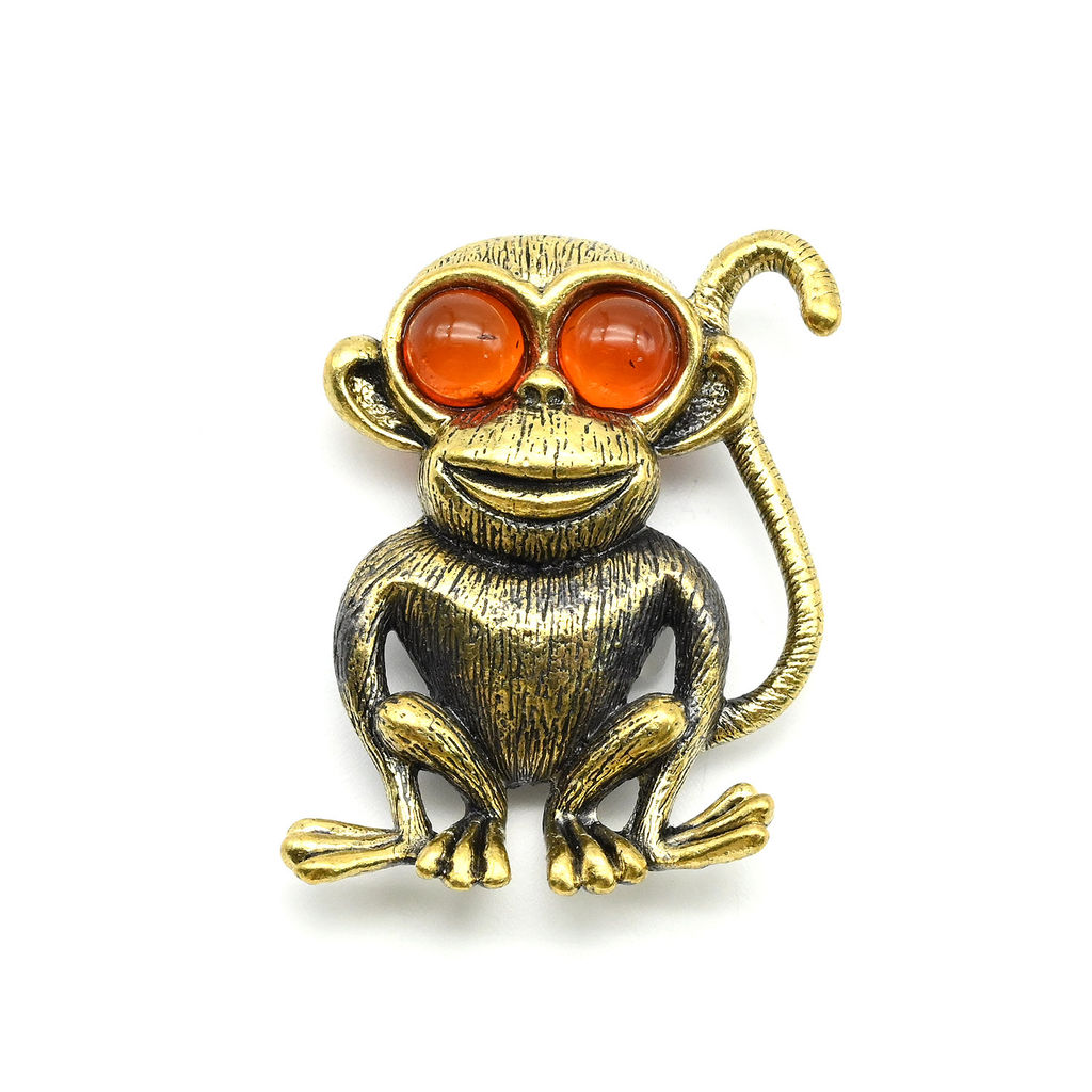 Брошь булавка из бронзы с янтарем Макака 25*33м цв.коньячный