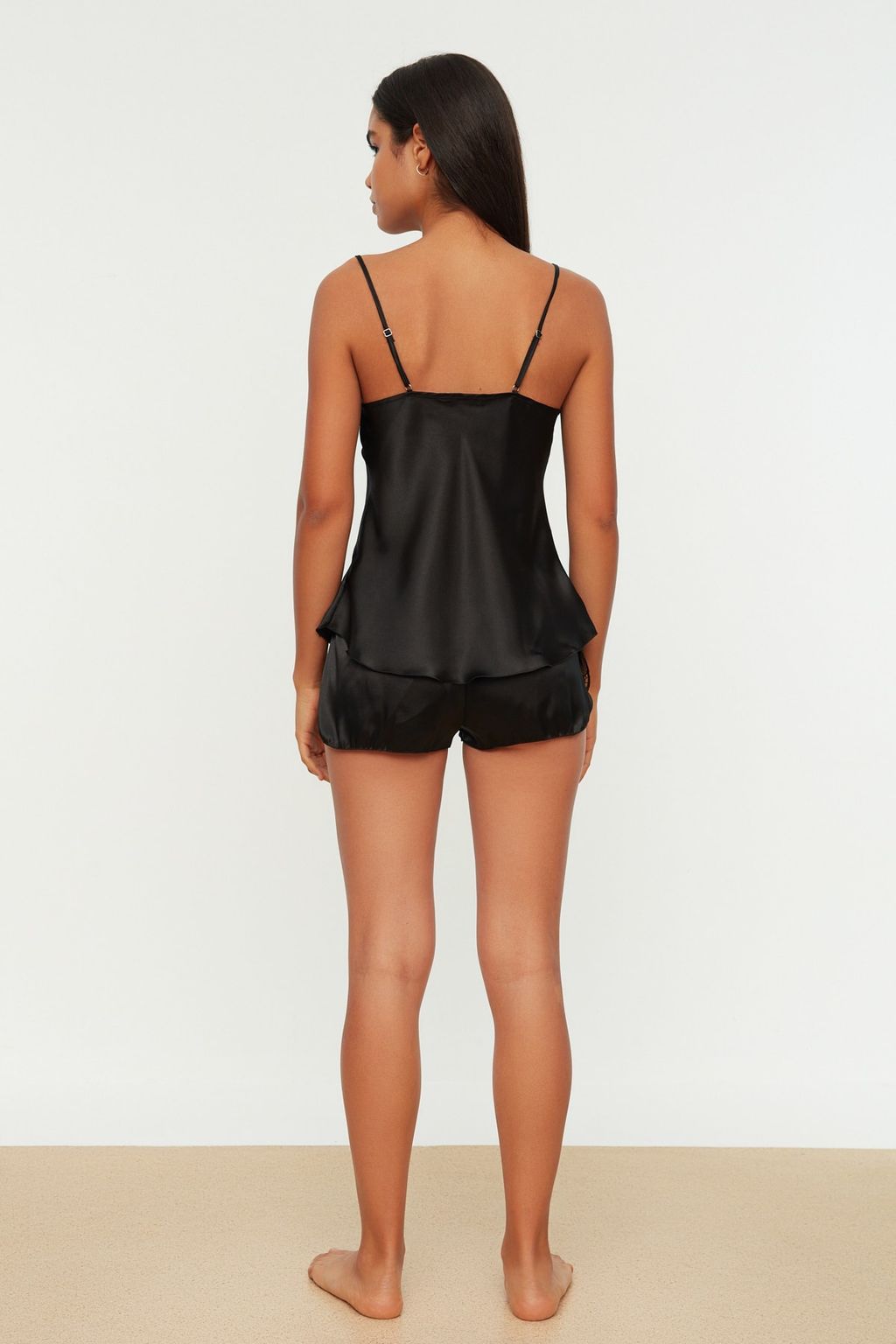 Trendyolmilla Siyah Dantelli Ip Ask?l? Saten Sortlu Dokuma Pijama Tak?m? THMAW21PT0843  фото 14