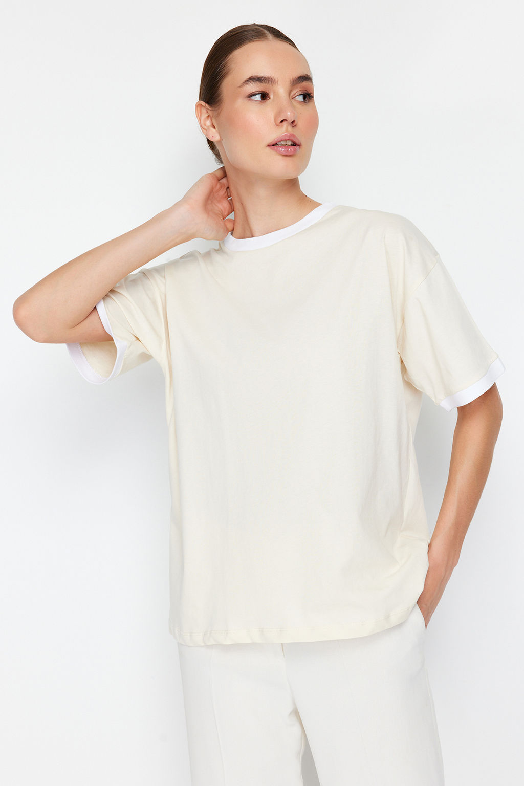 TRENDYOLMILLA Siyah %100 Pamuk Kontrast Yaka ve Serit Detayl? Oversize/Rahat Kesim Orme T-Shirt TWOSS24TS00052 фото 2