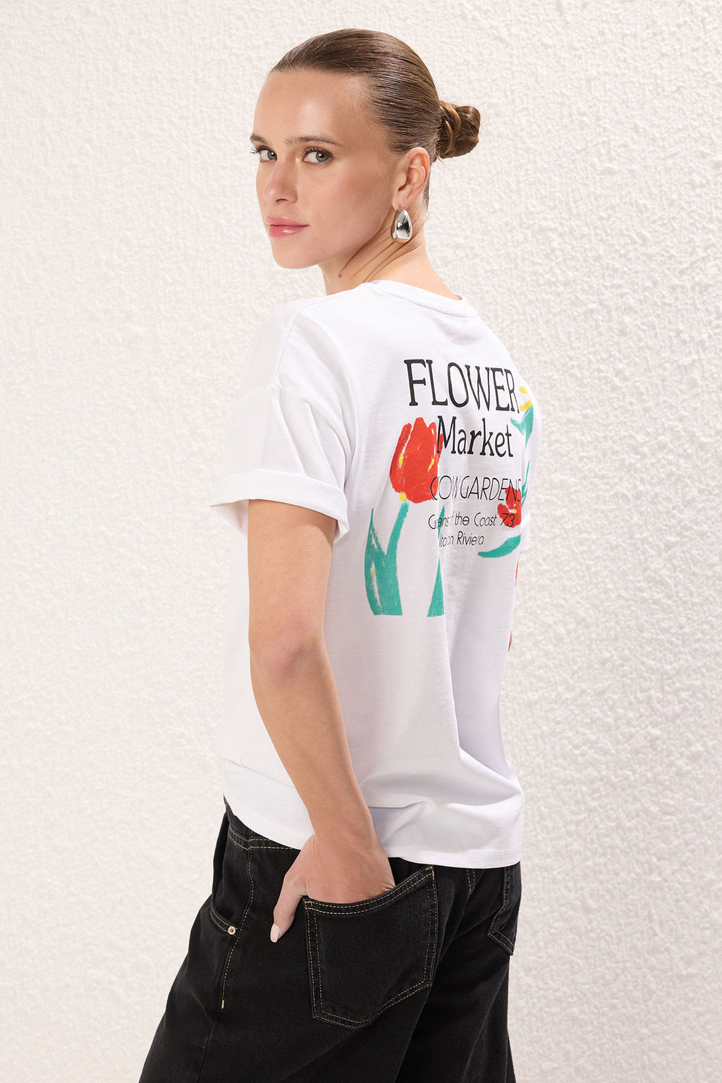 Beyaz Kal?n Pamuklu Oversize/Genis Kal?p S?rt Bask?l? Orme T-Shirt TWOSS25TS00055