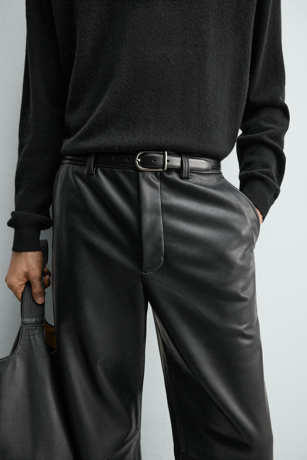 RELAXED FIT LEATHER EFFECT TROUSERS - Zara фото 5