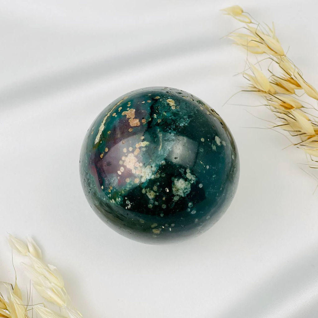 Шар из Яшмы океанической