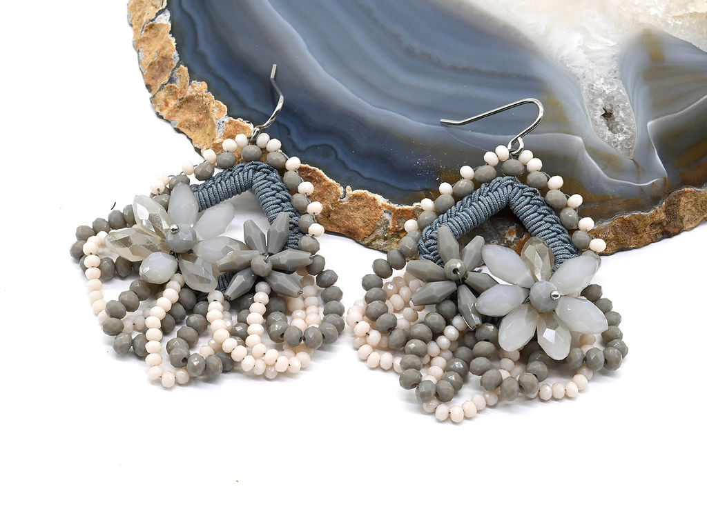 Серьги ручной работы в оплетении цв.серый