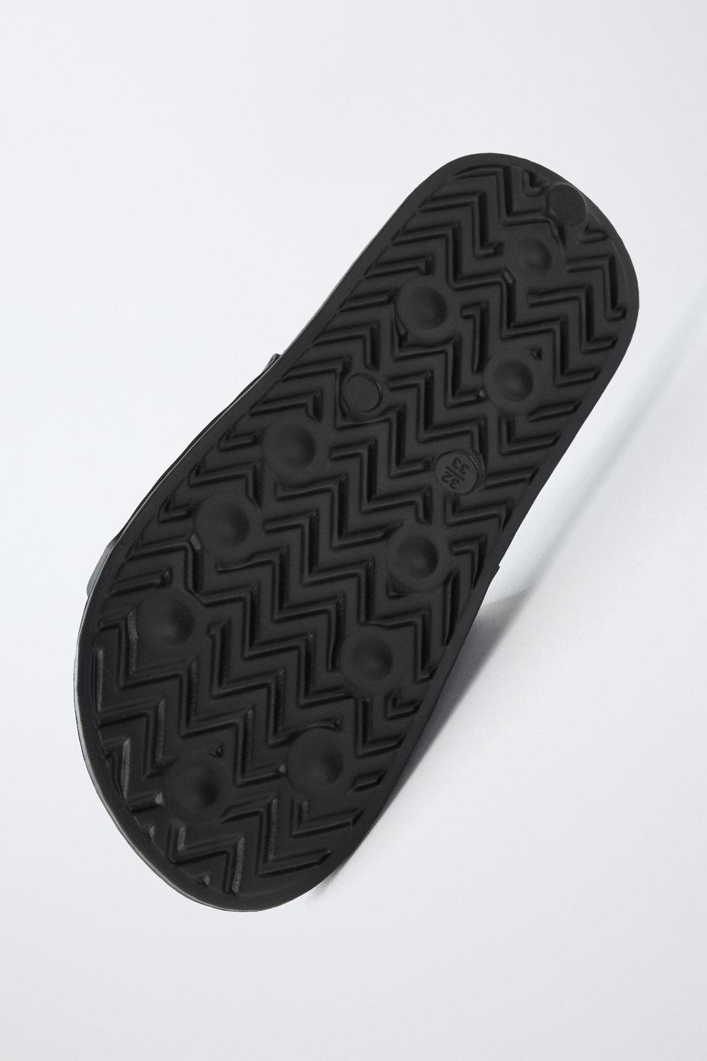 PALA BA?O UEFA CHAMPIONS LEAGUE ® GLOW IN THE DARK / Negro - Zara фото 7
