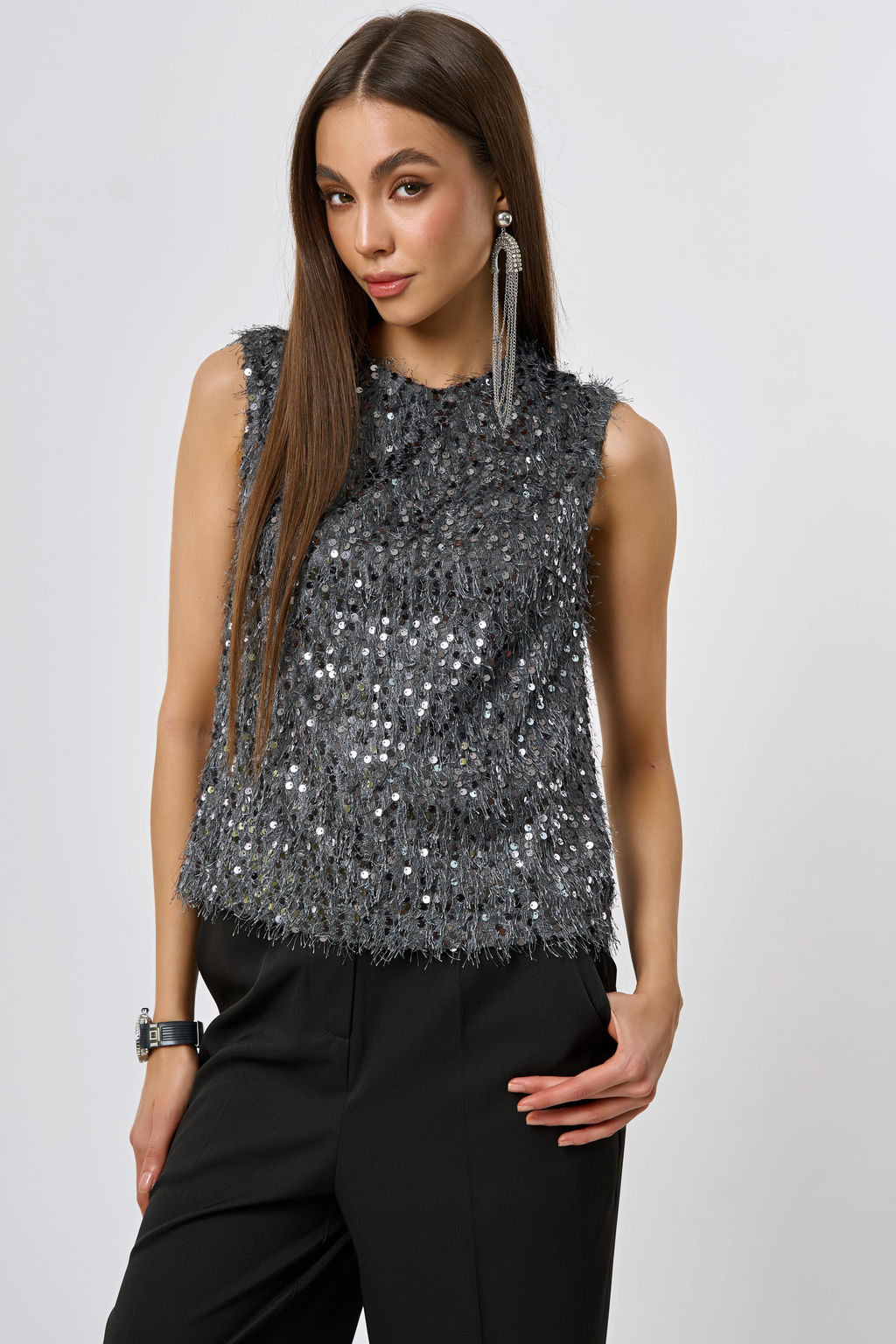 Блузка из мягкого трикотажа с пайеткой серая новый год