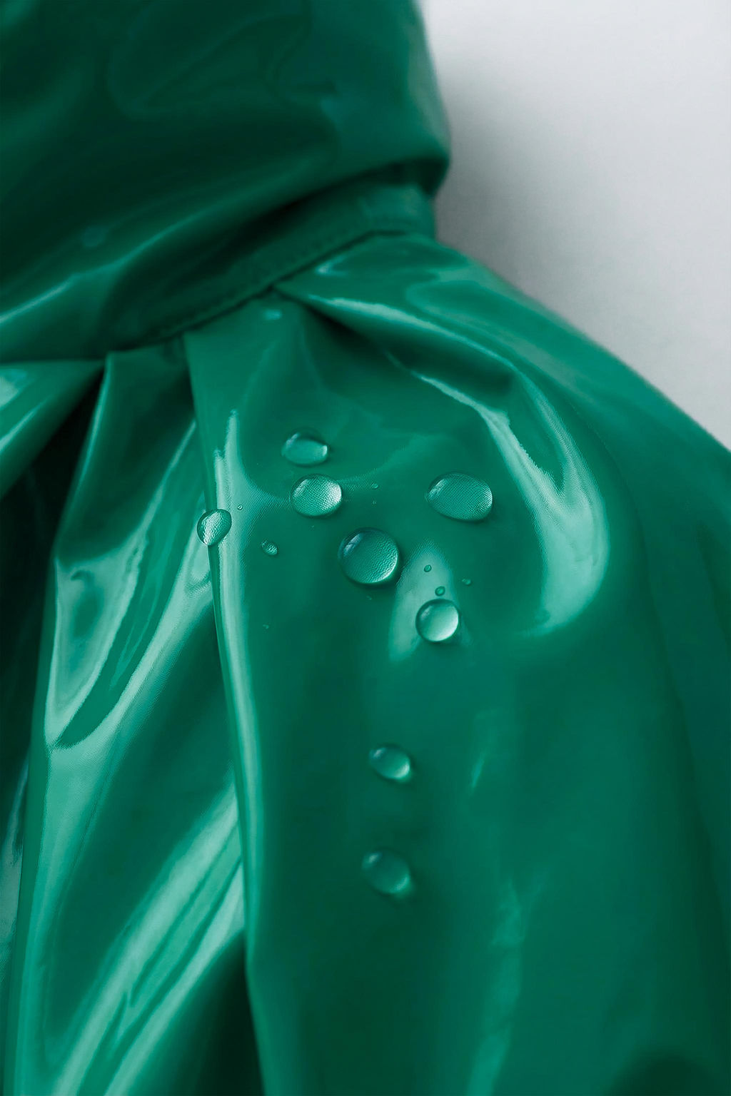 CHUBASQUERO BRILLO WATER RESISTANT / Verde