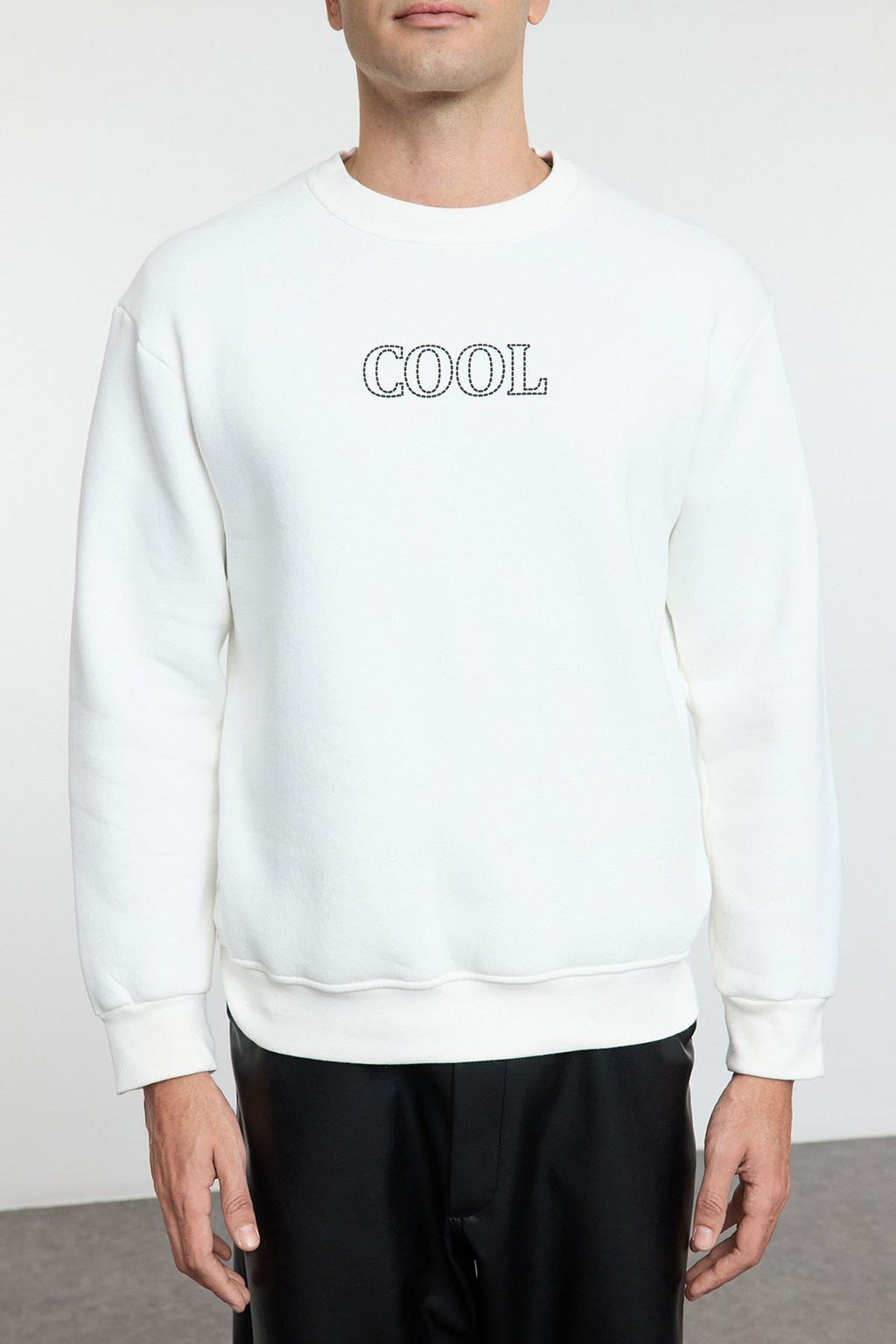 Beyaz Regular/Normal Kesim Kabar?k Yaz? Bask?l? Ici Polarl? Sweatshirt TMNAW25SW00190 - Trendyolmilla фото 2