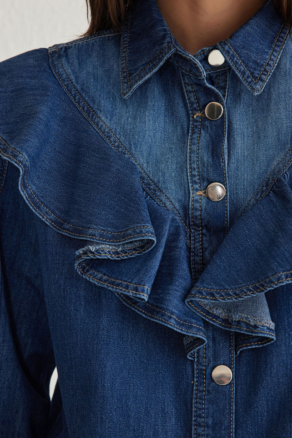 TRENDYOLMILLA Mavi Volanl? Denim Gomlek TWOSS25GO00003  фото 4
