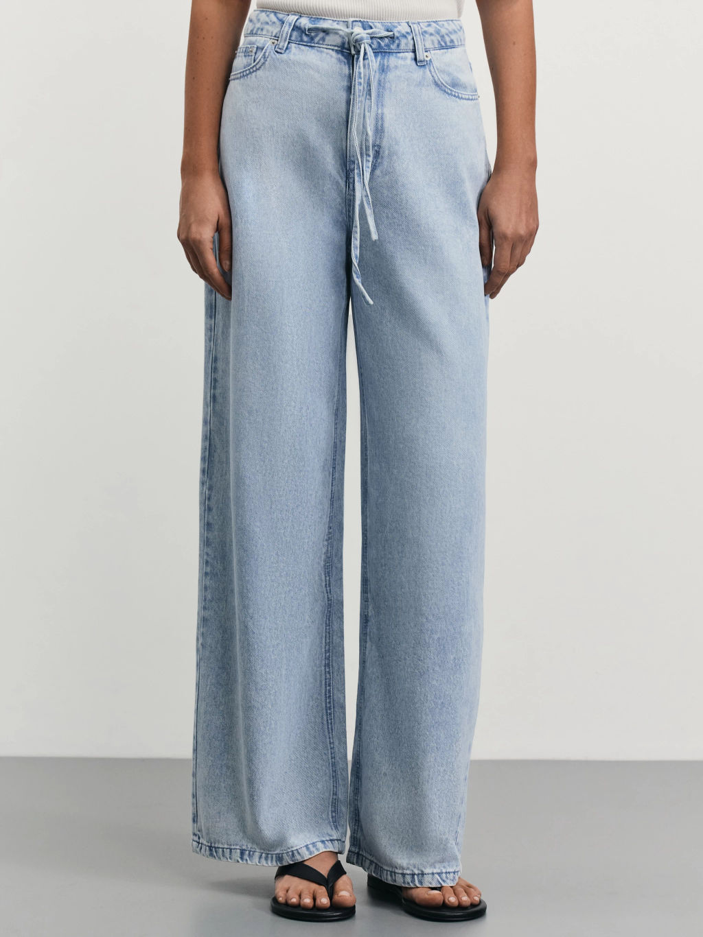 Джинсы wide leg с регулируемым поясом / Zarina  фото 2
