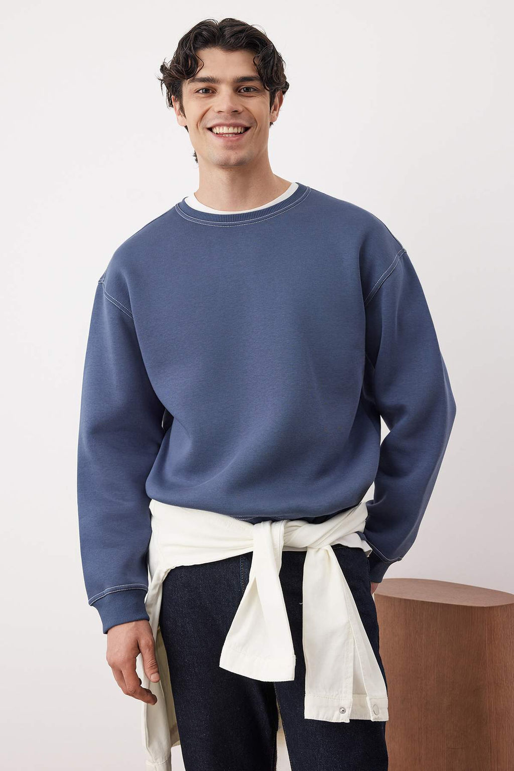 Soluk Indigo Oversize/Genis Kesim Kontrast Dikis Detayl? Bisiklet Yaka Sweatshirt TMNAW24SW00011
