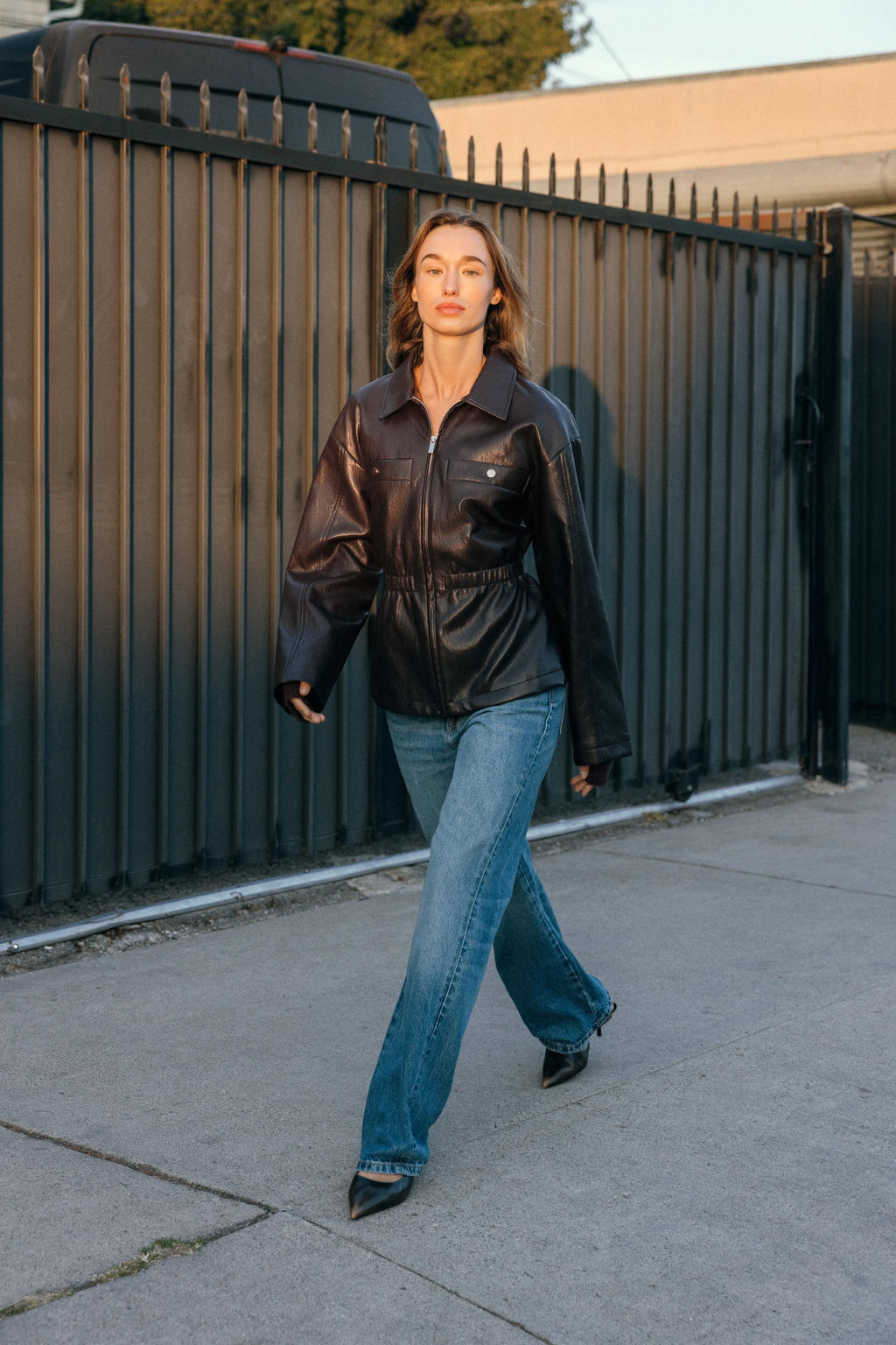 CHAQUETA EFECTO PIEL CINTURA EL?STICA / Marr?n - Zara фото 9