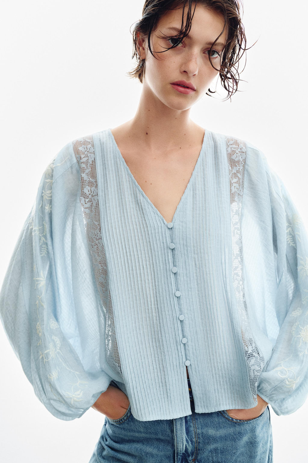 BLUSA BORDADOS CONTRASTE / Azul pastel - Zara фото 6