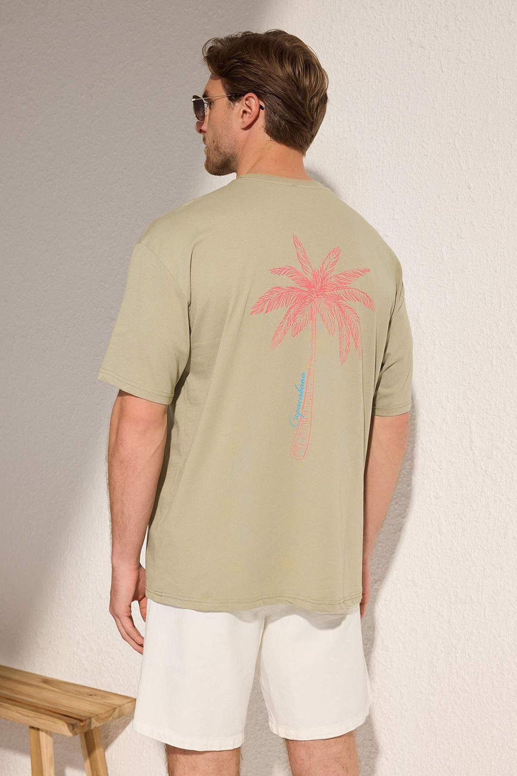 Trendyolmilla Man Mint Oversize/Genis Kesim Tropikal Bask?l? %100 Pamuk T-Shirt TMNSS25TS00218