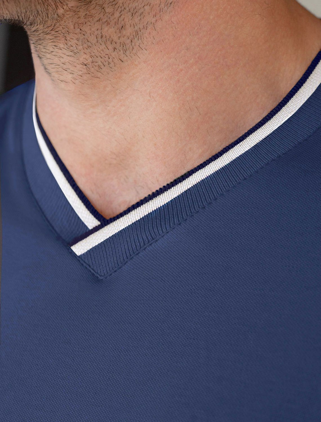 Футболка с V-вырезом из премиального хлопка с эластаном - Vilatte фото 2