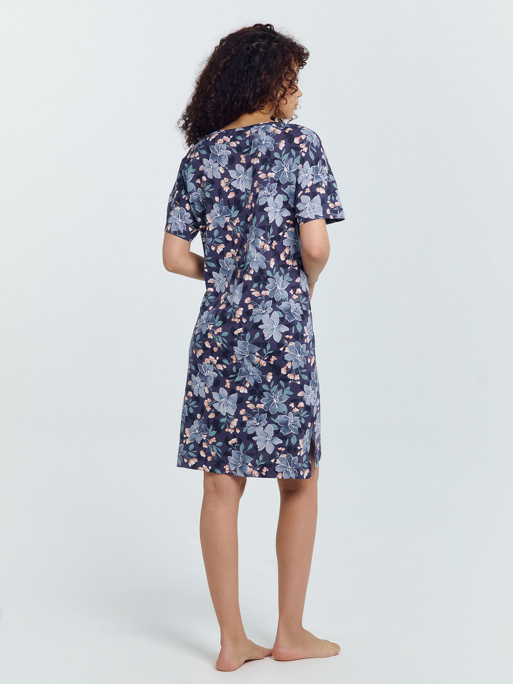 Сорочка ночная женская синяя с акварельными цветами - Mark formelle фото 11