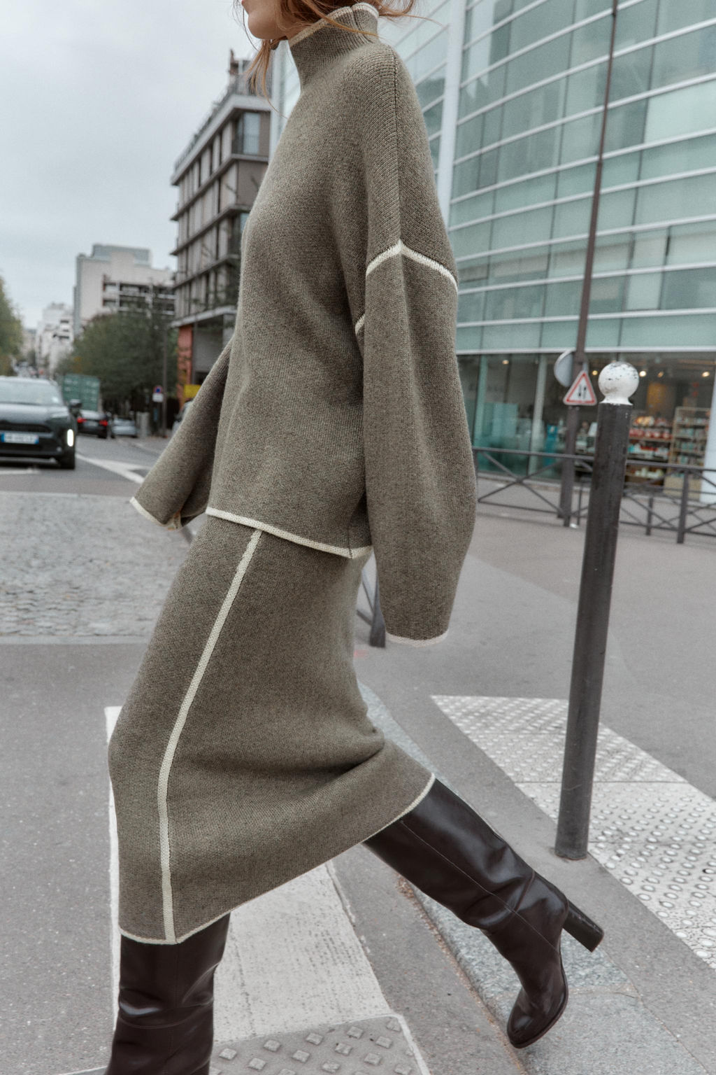 CONTRAST PIPING KNIT MIDI SKIRT