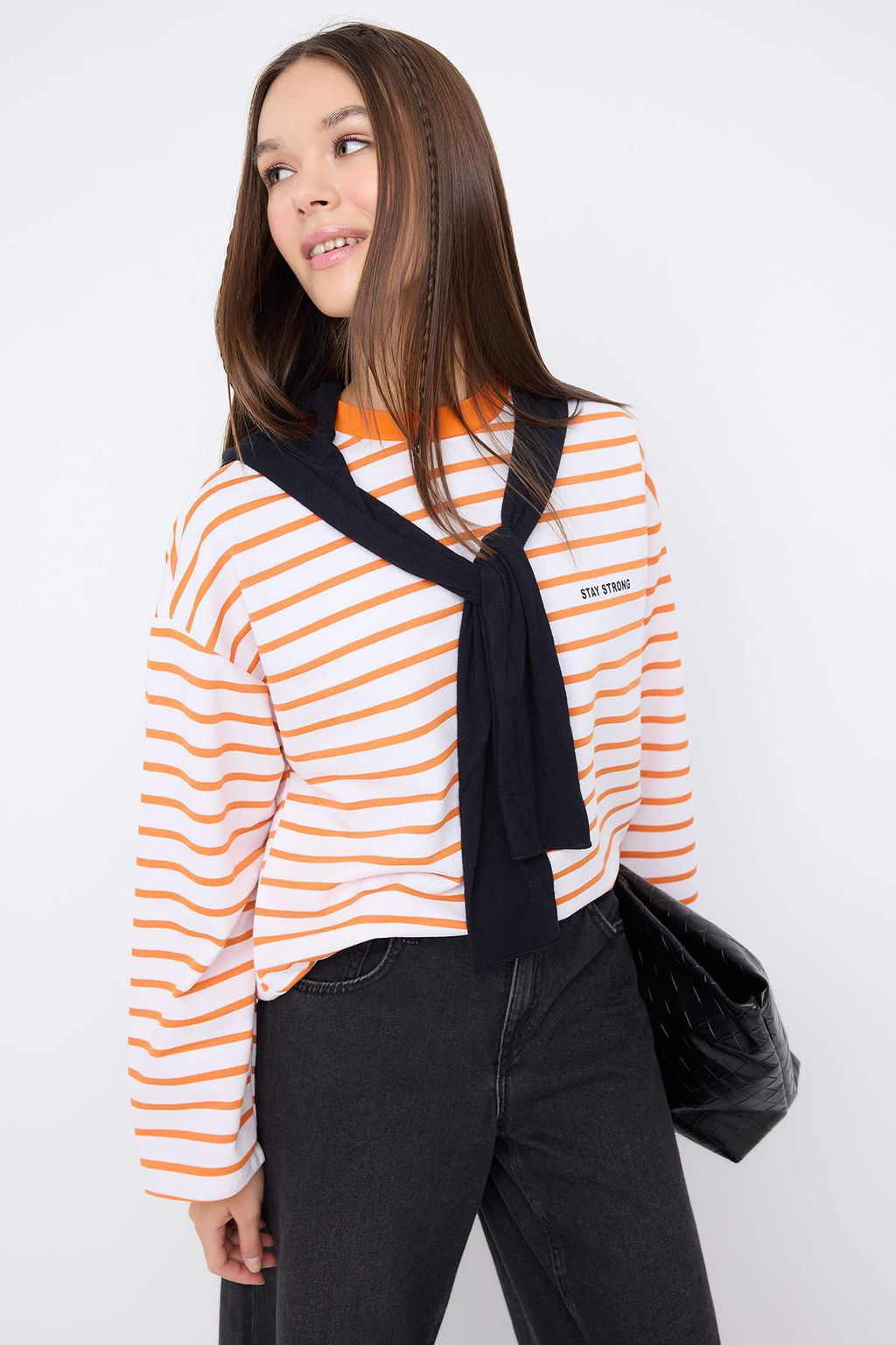 Teen Turuncu Cizgili Slogan S?rt Bask?l? Oversize/Genis Kal?p Ince Orme Sweatshirt TWOAW26SW00193 - Trendyolmilla фото 6