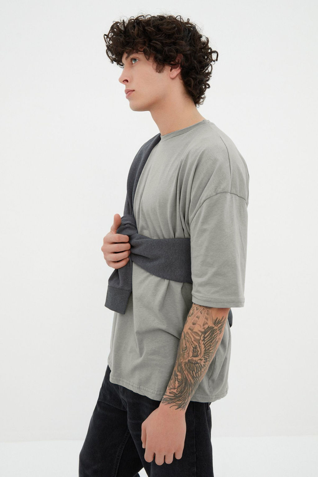 Gri Basic %100 Pamuklu Bisiklet Yaka Oversize/Genis Kesim K?sa Kollu T-Shirt TMNSS22TS0318