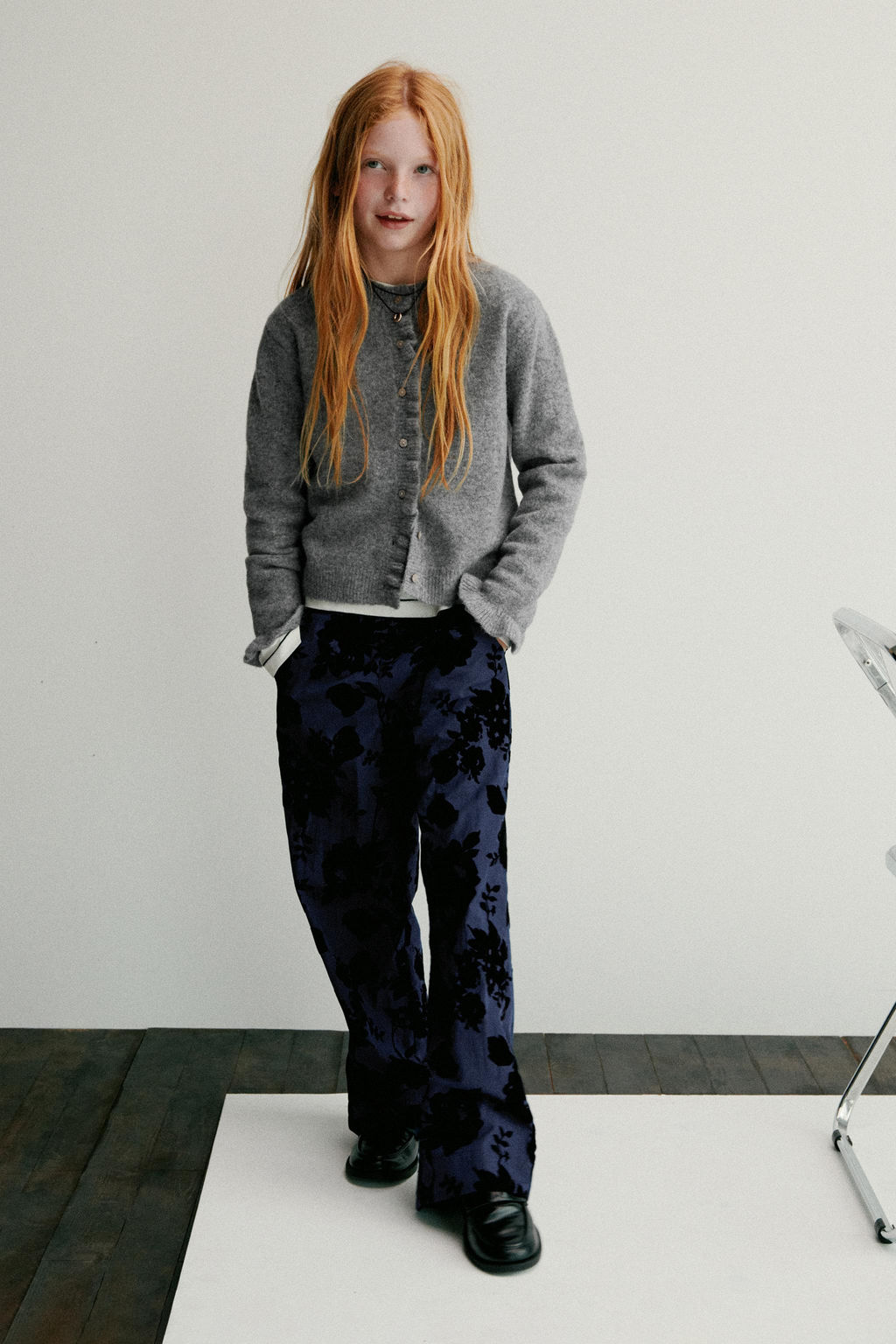 STRAIGHT-LEG TROUSERS WITH FLOCK FLORAL PRINT - Zara фото 5