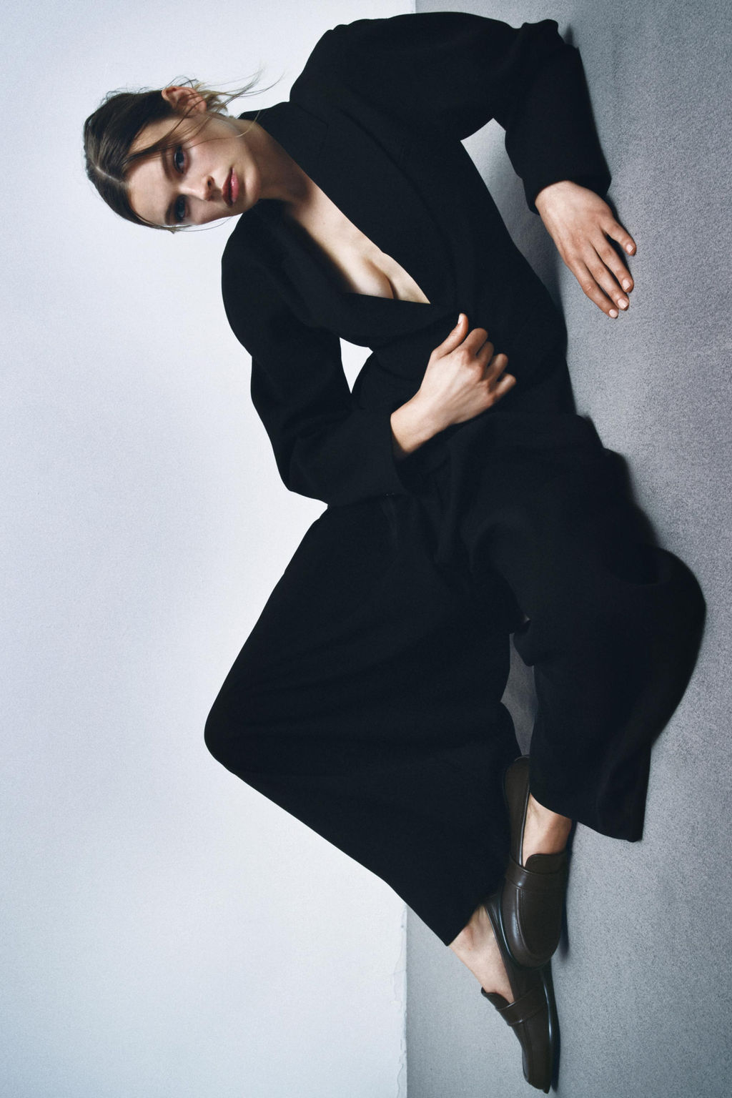 LEATHER LOAFERS WITH BUTTON DETAIL - Zara фото 2
