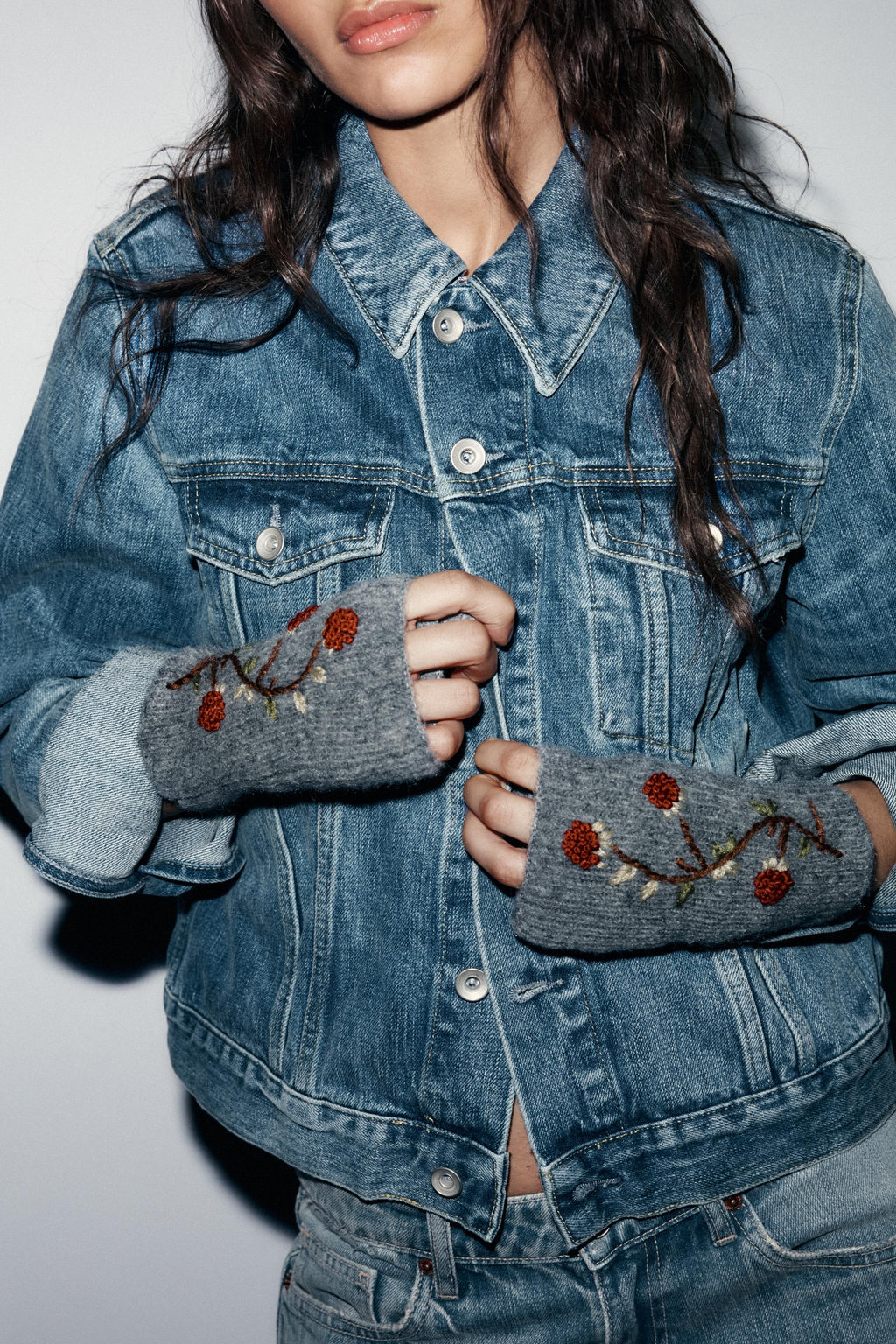 KNIT MITTENS WITH FLORAL EMBROIDERY - Zara фото 2