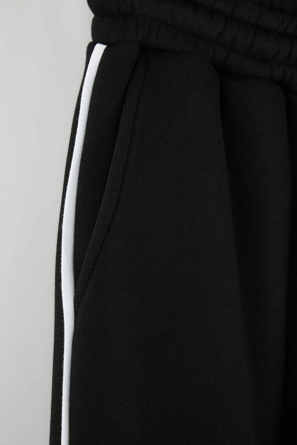 Siyah Straight Fit Sardonsuz Biyeli Ac?k Paca Esofman Alt? TMNAW26EA00006 - Trendyolmilla фото 2