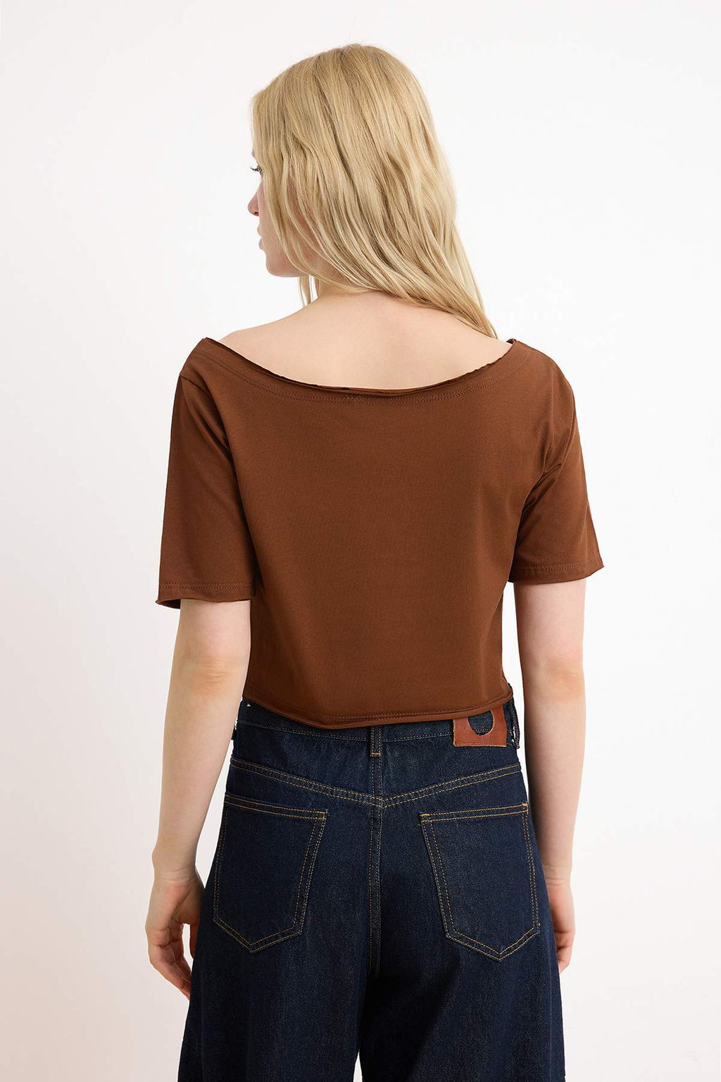 Trendyolmilla Siyah-Beyaz 2li Paket %100 Pamuk Asimetrik Kay?k Yaka Crop Orme T-Shirt TWOSS25TS00194  фото 19