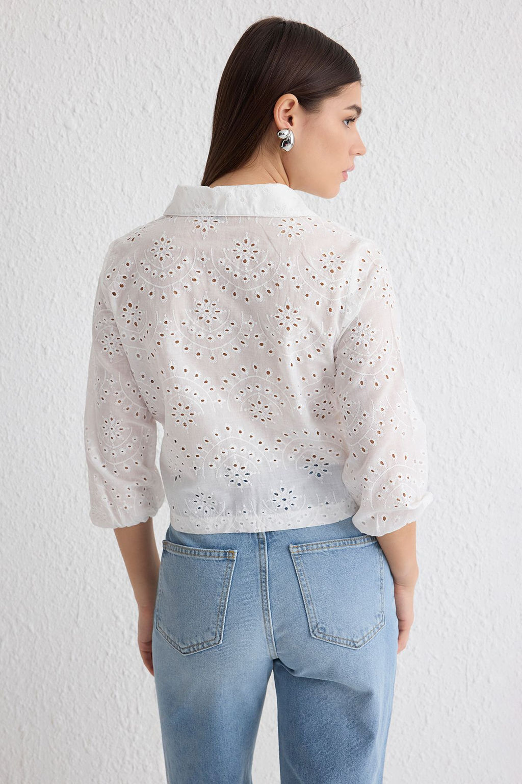 TRENDYOLMILLA Beyaz Brode Nak?sl? Kumas Regular Kal?p Dokuma Gomlek TWOSS25GO00032  фото 5