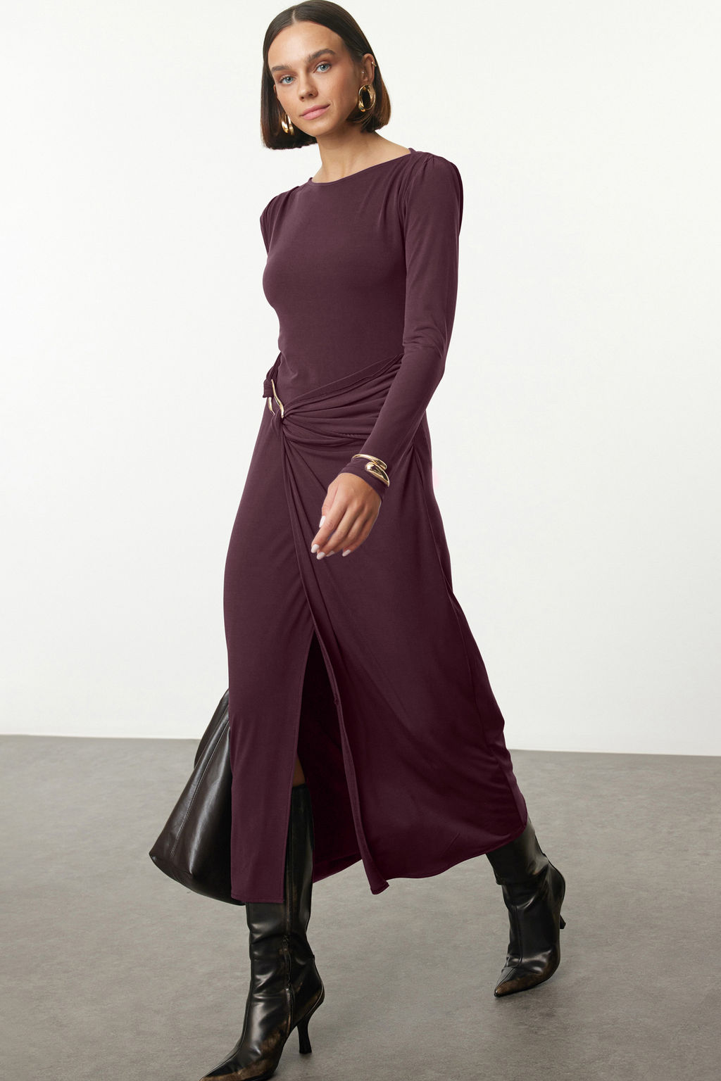 TRENDYOLMILLA Siyah Aksesuar Detayl? Fitted/Vucuda Otura Maxi Esnek Orme Elbise TWOAW25EL00462