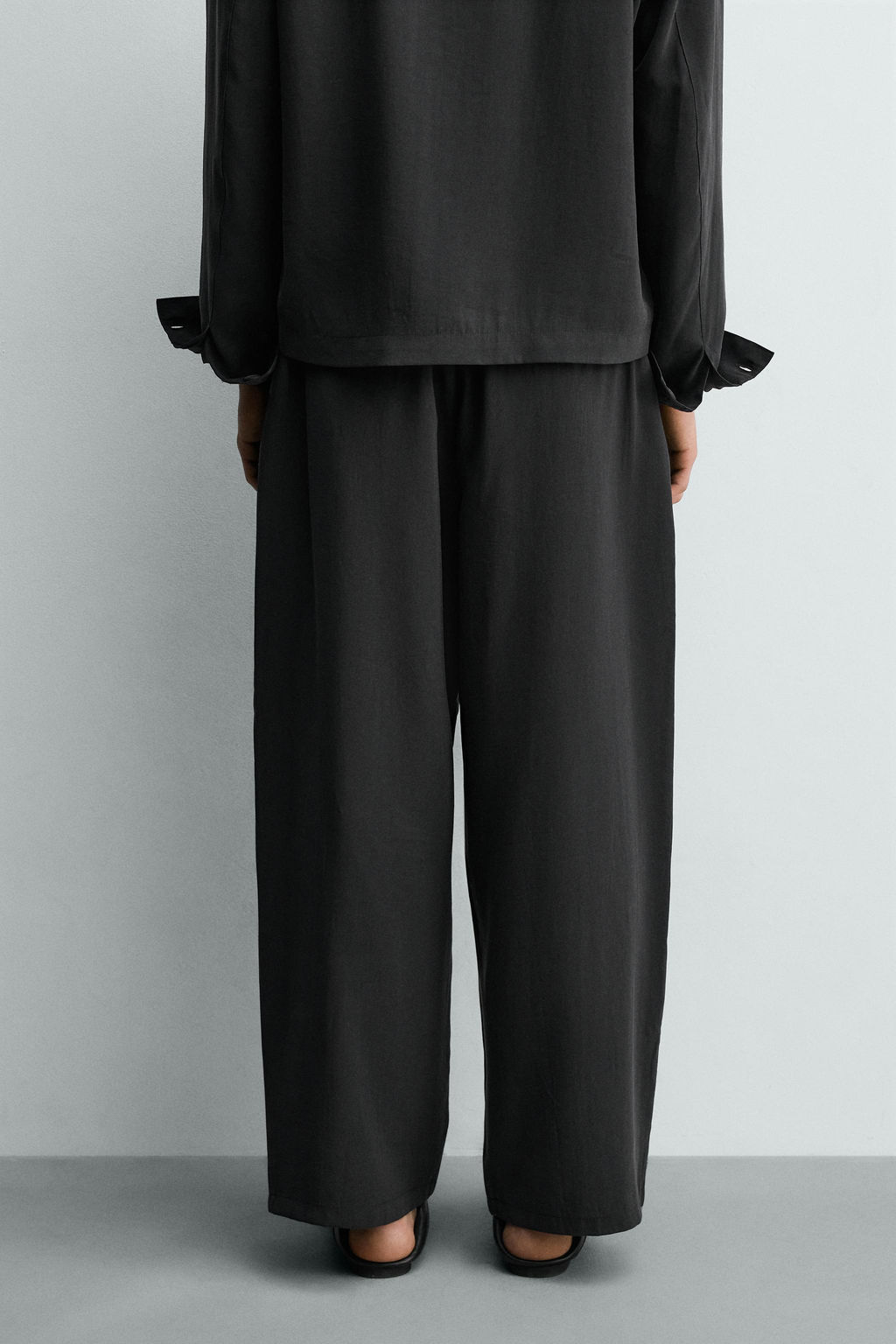 PANTAL?N FLUIDO PLIEGUES / Negro - Zara фото 3